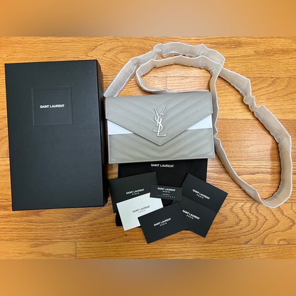 YSL Grain de Poudre Envelope Wallet on Chain, Granite NEW - Picture 2 of 8